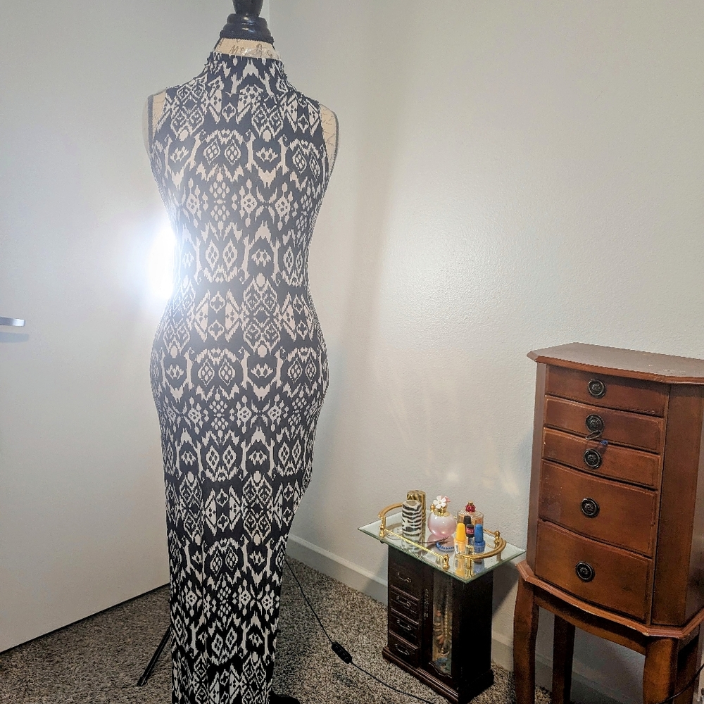 Dress - Picture 3 of 4